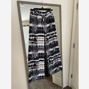 Womens Fit n Flare Stretch Pants - Size Large